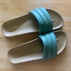 Beatrice Valenzuela WARMEST BLUE CLASSIC SANDALIA.